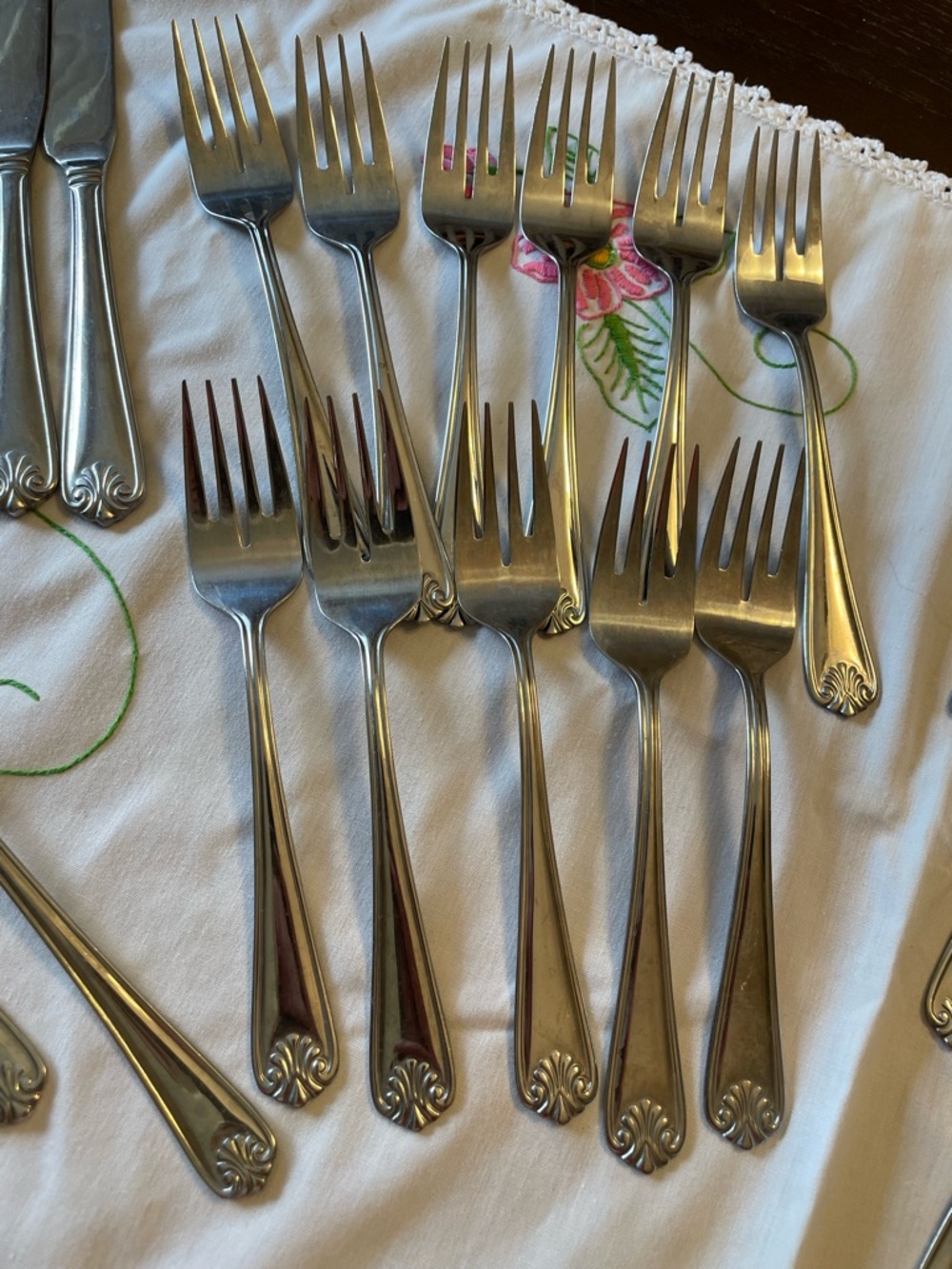 Cambridge Stainless SHELL Pattern Flatware Set/Pieces - Picture 4 of 16